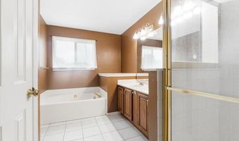 208 Kylewood Ct, Ballwin, MO 63021