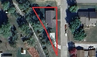 121 N 9th St, Albia, IA 52531