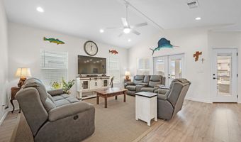 702 S BAY St, Aransas Pass, TX 78336