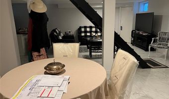 84 N Vivyen St, Bergenfield, NJ 07621