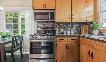 983 Roseland Rd, Alliance, OH 44601