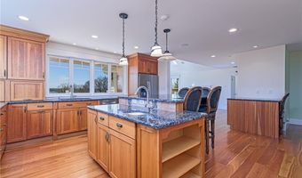 30 Bonnet View Dr, Jamestown, RI 02835