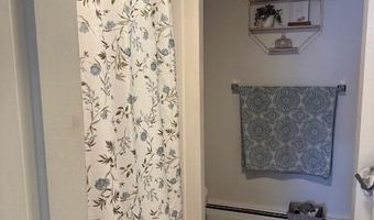 14 Lakeshore Dr, Belgrade, ME 04917