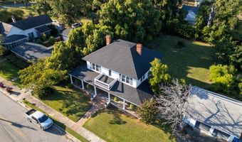 66 Weaver St, Baxley, GA 31513