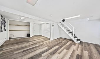69 Sunshine Cir, Bridgeport, CT 06606