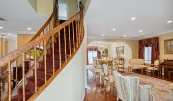 44 Netz Pl, Albertson, NY 11507