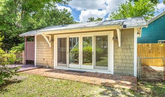 15 8th St, Apalachicola, FL 32320