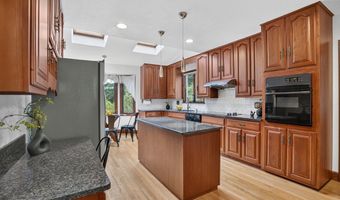 8 Marion Ave, Andover, MA 01810
