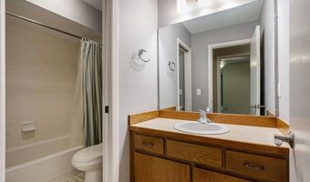 2174 Overlook Ct, Ann Arbor, MI 48103