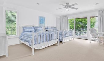 275 Boston Neck Rd, Narragansett, RI 02882