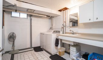 2403 Guenever Ct, Altoona, IA 50009
