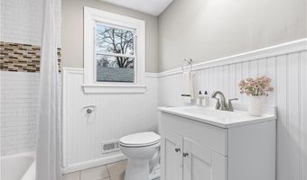 41 Gleason St, Cranston, RI 02910