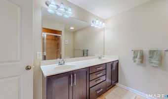 1 Lawrence Ave 1, Danbury, CT 06810