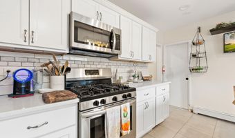 26 E 49TH St, Bayonne, NJ 07002