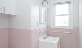 11 Granada Ter, Middletown, RI 02842