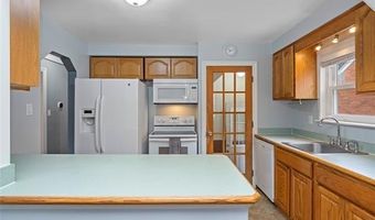 8928 Becker Ave, Allen Park, MI 48101