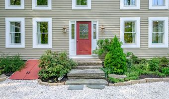 71 Brook Rd, Falmouth, ME 04105