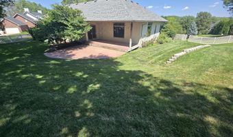 1905 Country Meadows Pl, Beatrice, NE 68310