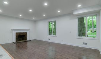 58 Fish Hawk Dr, Middletown, NJ 07748