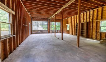77 Knowles Rd, Belgrade, ME 04917