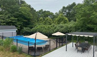 7 Hidden Meadows Dr, Charlestown, RI 02813