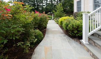 2 A Aspen Way, Danbury, CT 06811