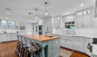 36 Keeher Ave, Newport, RI 02840
