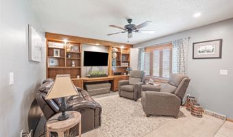 308 11th Ave NW, Altoona, IA 50009