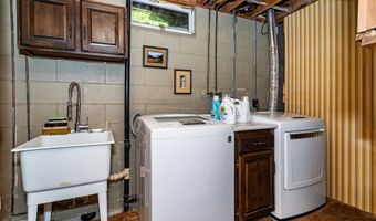 2133 Polk Dr, Ames, IA 50010