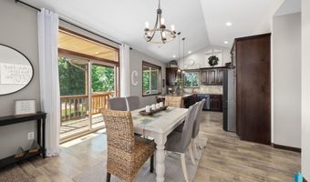 212 N Fairway Dr, Brandon, SD 57005