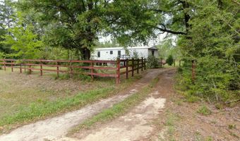 975 Waits Ave, Caryville, FL 32427