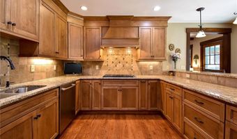 165 Lenihan Ln, East Greenwich, RI 02818