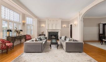 4 Hunter Ave, Newport, RI 02840