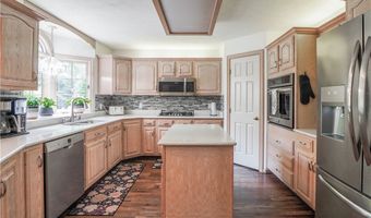 2641 Topflite Dr, Akron, OH 44312