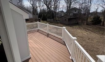 19 Traymore St, Charlestown, RI 02813