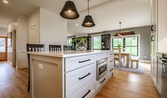 5 Goldfinch Dr, Falmouth, ME 04105