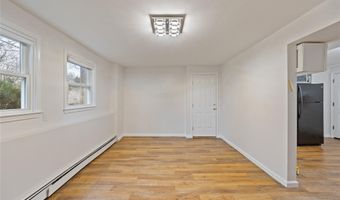 8 Apple Blossom Ct, Airmont, NY 10952