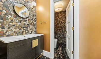 20 Algonquin Cir, Airmont, NY 10952