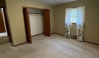 602 S 3rd St, Beresford, SD 57004