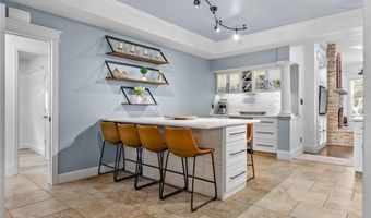 884 Village Brook Ct, Ballwin, MO 63021