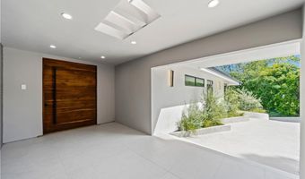 16105 Clear Oak Dr, Encino, CA 91436