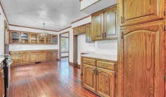 302 S 6th St, Chickasha, OK 73018