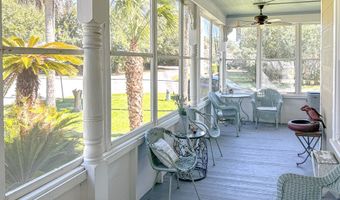 142 4th St, Apalachicola, FL 32320