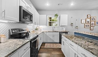 68 Elizabeth Dr, Bella Vista, AR 72715
