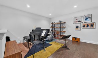 3062 N Spurway Dr, Ann Arbor, MI 48105