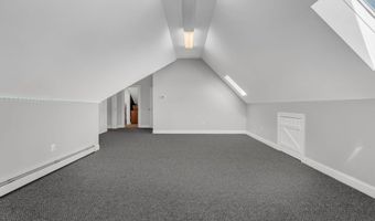 40 Hillview Dr, Bangor, ME 04401