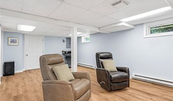 33 Upland Way, Barrington, RI 02806