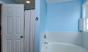 394 Westmoreland Ln, North Kingstown, RI 02852