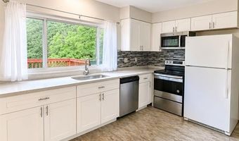 745 Woodrun Dr, Ballwin, MO 63021
