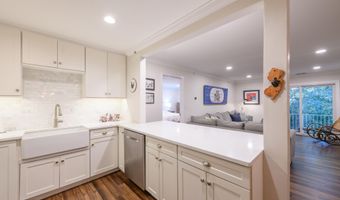816 Wedgewood Cir, Belford, NJ 07718